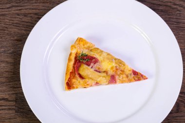 Lezzetli Pizza salam ve sosis