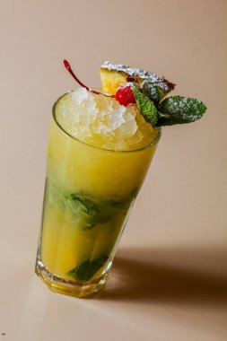 Mojito ananas ve nane ile