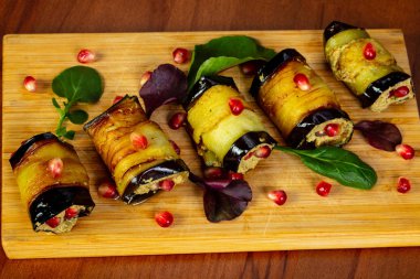 Fındık ve peynirli patlıcan rulo