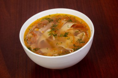 Şehriye ve dereotu ile tavuk çorbası