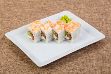 Karides ve somon ile rulo