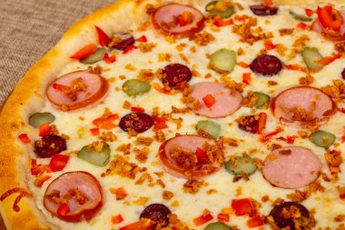 Pizza mix assortie et ve peynir ile