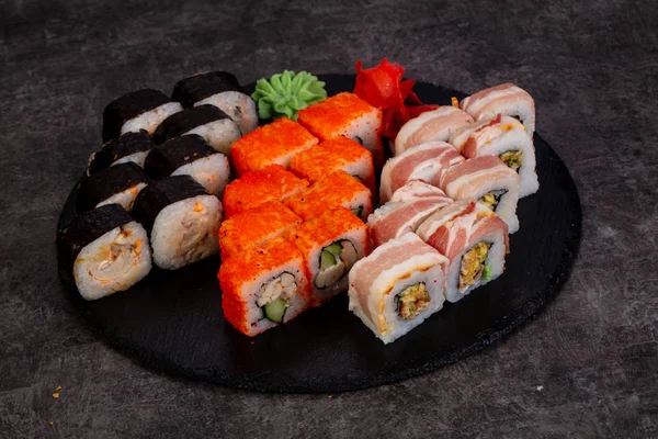 Set Sushi Japonés Con Varios Ingredientes —  Fotos de Stock