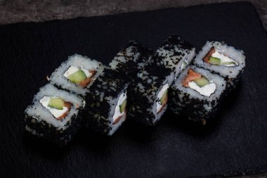 Yengeç eti ile Japon rulo