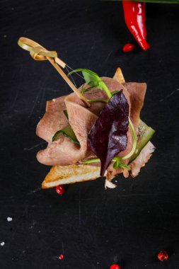 Yeşil soğan sığır eti kanepe hizmet