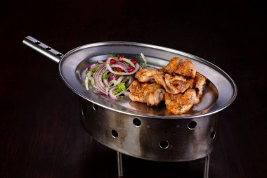 Soğan ve pomegranet tohumları ile Tavuk Barbekü