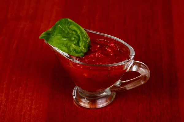 Hot Spicy Sauce Served Basil Leaves — Stock Photo, Image