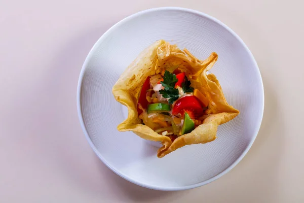 Salat Mit Huhn Und Avocado — Stockfoto