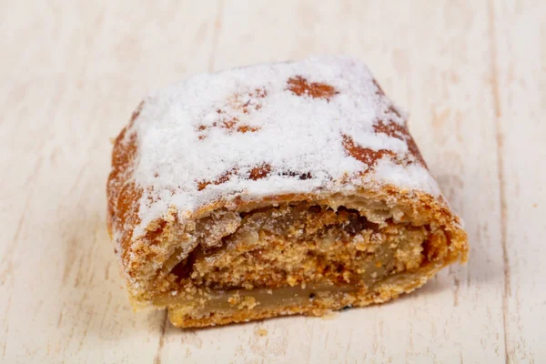 Ceviz fındık ile Apple Strudel