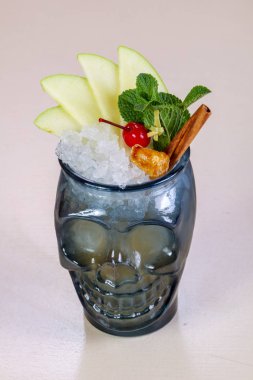 Mojito elma ve tarçın ile