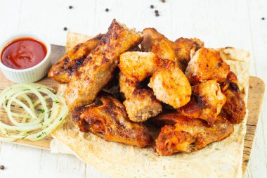 Et kebabı mix tabak - tavuk kanatları, domuz, sığır eti