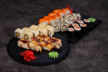 Japon Suşi ile çeşitli madde ayarla