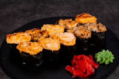 Japon Suşi ile çeşitli madde ayarla