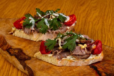 Bruschetta alarmdan ve Salantro ile