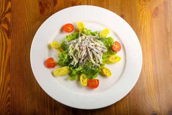 Salada Língua Com Omelete — Fotografia de Stock