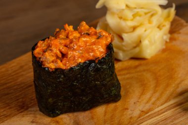 Japon tradtional baharatlı gunkan suşi