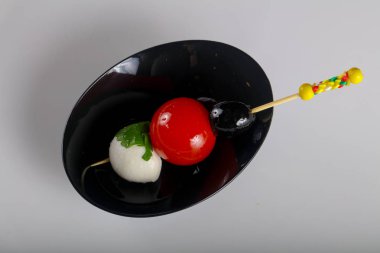 Kanepe domates ve mozarella peyniri