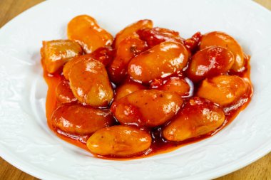 Kırmızı fasulye sosu ile