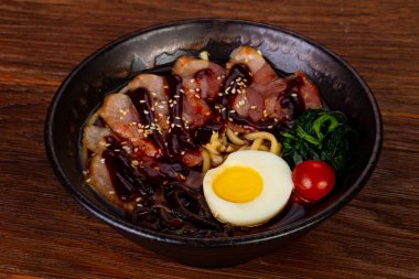 Ördek göğsü ramen çorbası