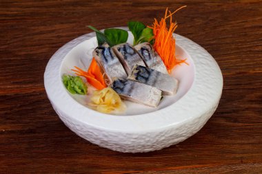 Uskumru ile Japon soğuk Sashimi