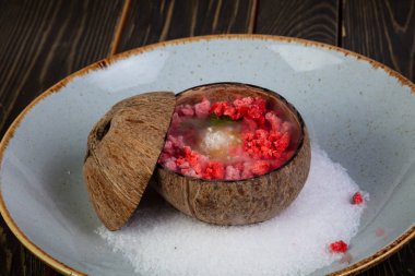 Hindistan cevizi ile shugar tatlı