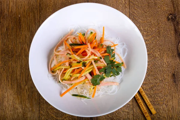 Salata vith şehriye, pastırma ve sebze