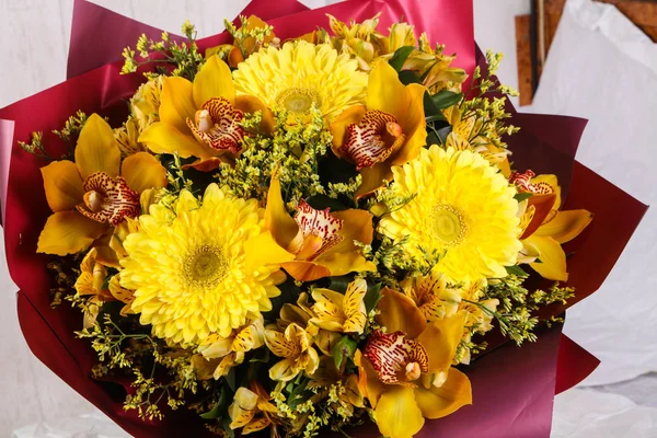 Bouquet Romantique Avec Diverses Fleurs — Photo