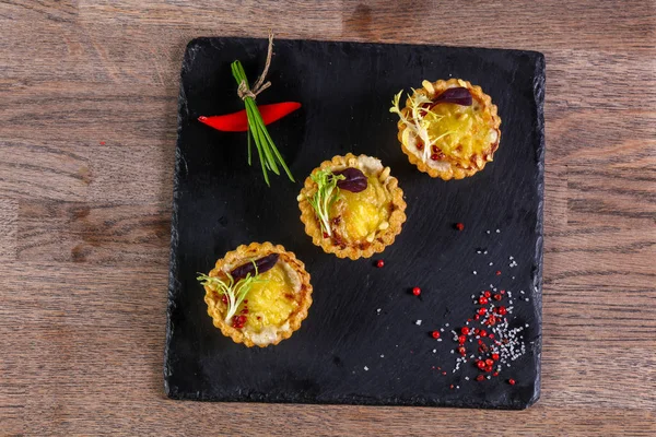 Fırında mantar ve peynir ile kanepe