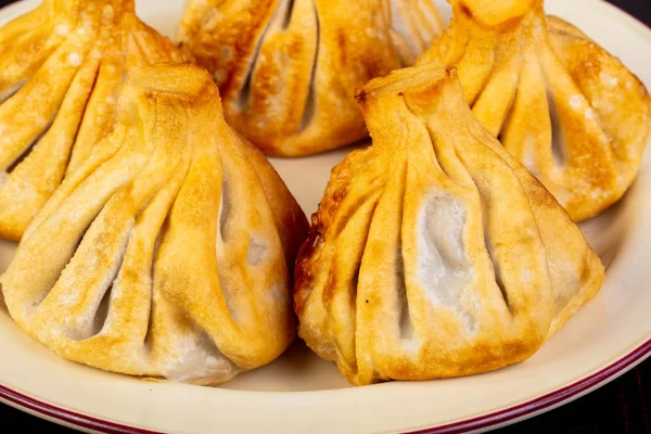 Kavrulmuş et Hıngel kabın içinde