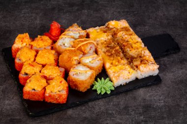 Japon Suşi ile çeşitli madde ayarla