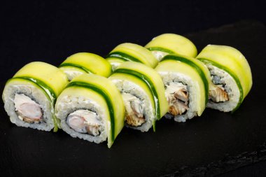 Karides ile Japon soğuk rulo