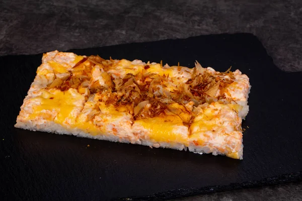 Японская Традиционная Пицца Сыром — стоковое фото