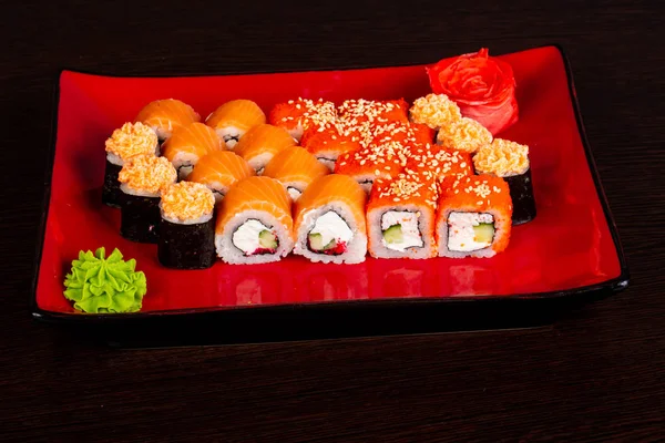 Conjunto Japonés Tradicional Rollo Sushi —  Fotos de Stock