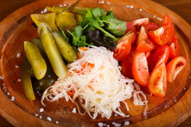 Turşu sebze salatalık ve lahana