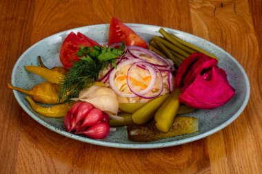 Gürcü Turşu sebze sarımsak ve lahana ile