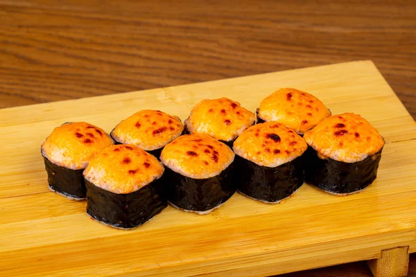 Deliciosos Rolos Sushi Queijo Frito Com Salmão — Fotografia de Stock