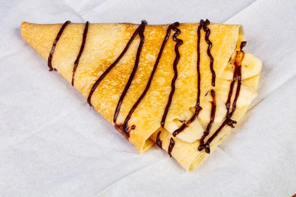 바나나와 초콜릿을 곁들인 팬케이크 — 스톡 사진