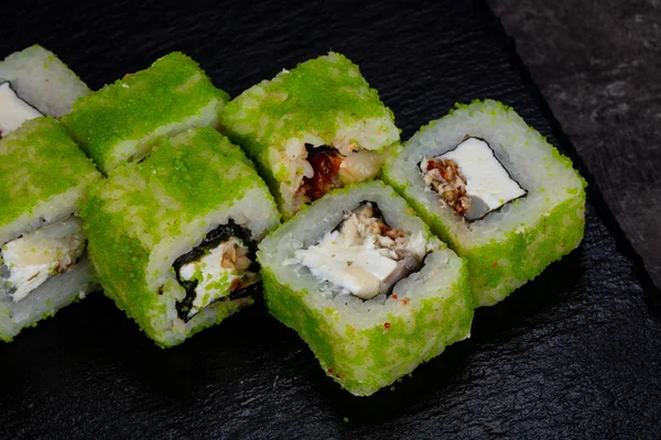 Yılan balığı ile Japon geleneksel rulo