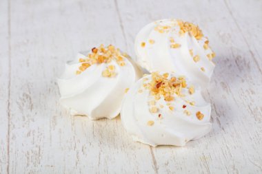 Tatlı lezzetli merengue ower ahşap arka plan