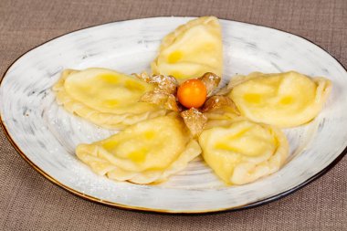 Ukraynalı vejetaryen dumpligs - haşlanmış Vareniki