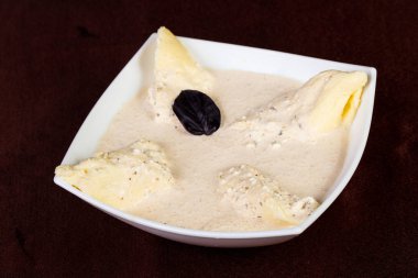 Sarımsak ile krema soslu tavuk