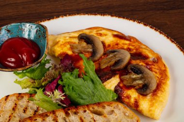 Omlet mantar ve domates