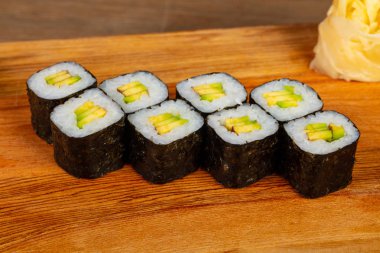 Japon soğuk rulo ile avokado