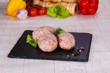 Çiğ Domuz pirzola - kıyılmış et