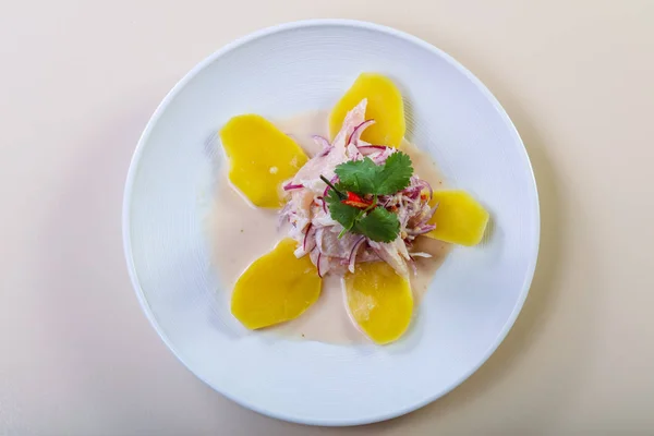 Ceviche Con Abadejo Cebolla Servido Papa —  Fotos de Stock