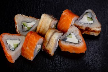 Yılan balığı ile Japon geleneksel rulo