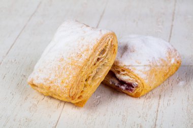 Tatlı tastu topuz reçel ile