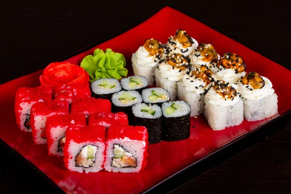 Conjunto Sushi Rolo Tradicional Japonês — Fotografia de Stock