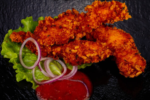 Куриные полоски с томатным соусом
