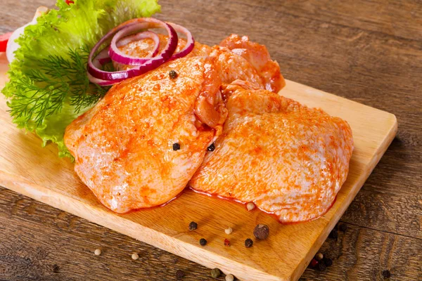 Marine edilmiş tavuk uyluk için ızgara ve Barbekü